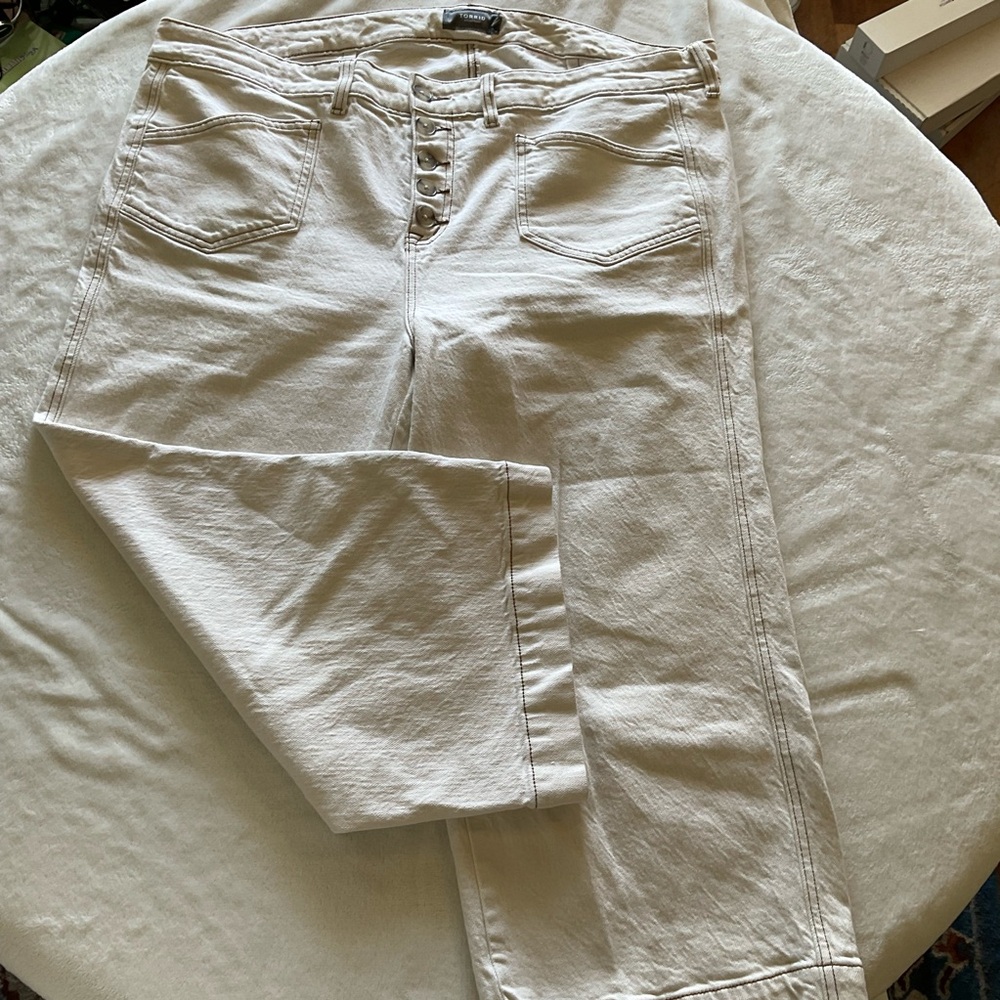 Torrid boyfriend cropped Button-Fly Jeans size 18